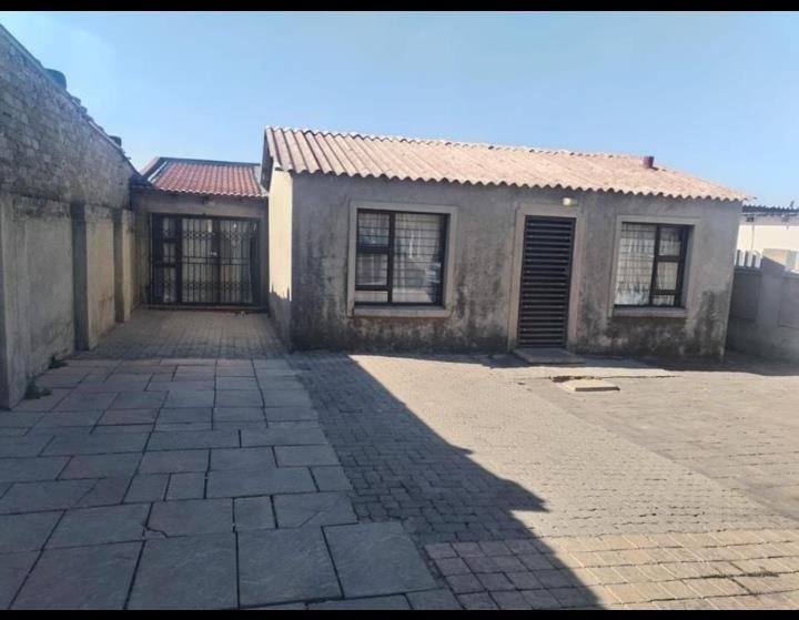 2 Bedroom Property for Sale in Umthambeka Gauteng