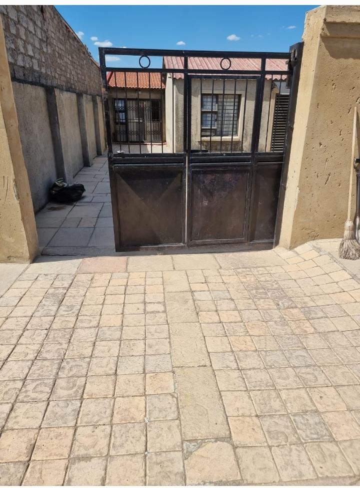 2 Bedroom Property for Sale in Umthambeka Gauteng