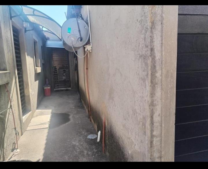 2 Bedroom Property for Sale in Umthambeka Gauteng