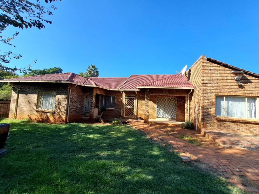 To Let 4 Bedroom Property for Rent in Heuweloord Gauteng