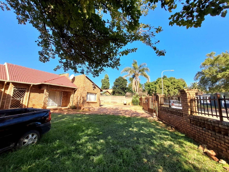 To Let 4 Bedroom Property for Rent in Heuweloord Gauteng