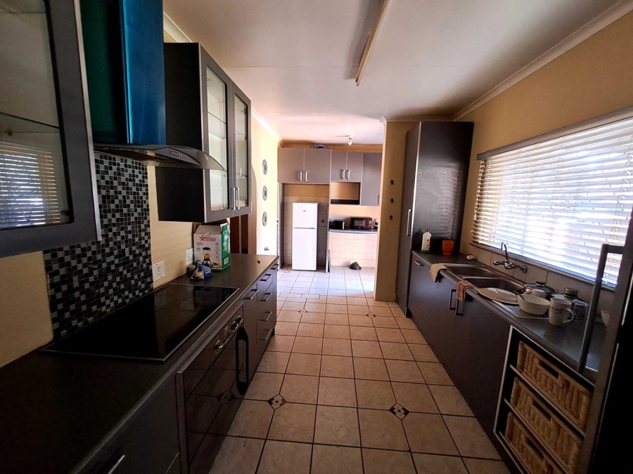 To Let 4 Bedroom Property for Rent in Heuweloord Gauteng