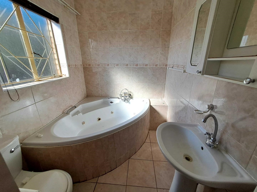 To Let 4 Bedroom Property for Rent in Heuweloord Gauteng