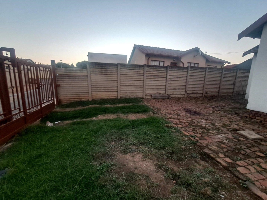 To Let 3 Bedroom Property for Rent in Olievenhoutbosch A H Gauteng