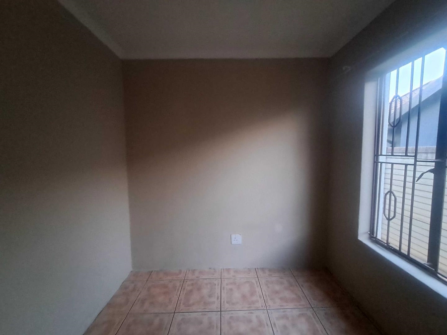 To Let 3 Bedroom Property for Rent in Olievenhoutbosch A H Gauteng
