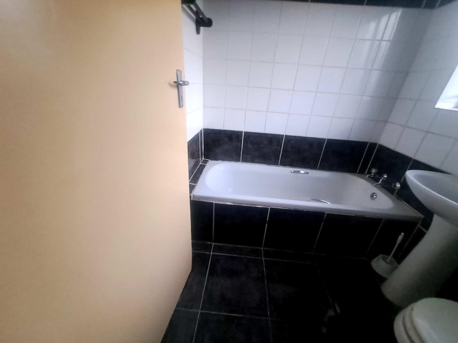 To Let 3 Bedroom Property for Rent in Olievenhoutbosch A H Gauteng