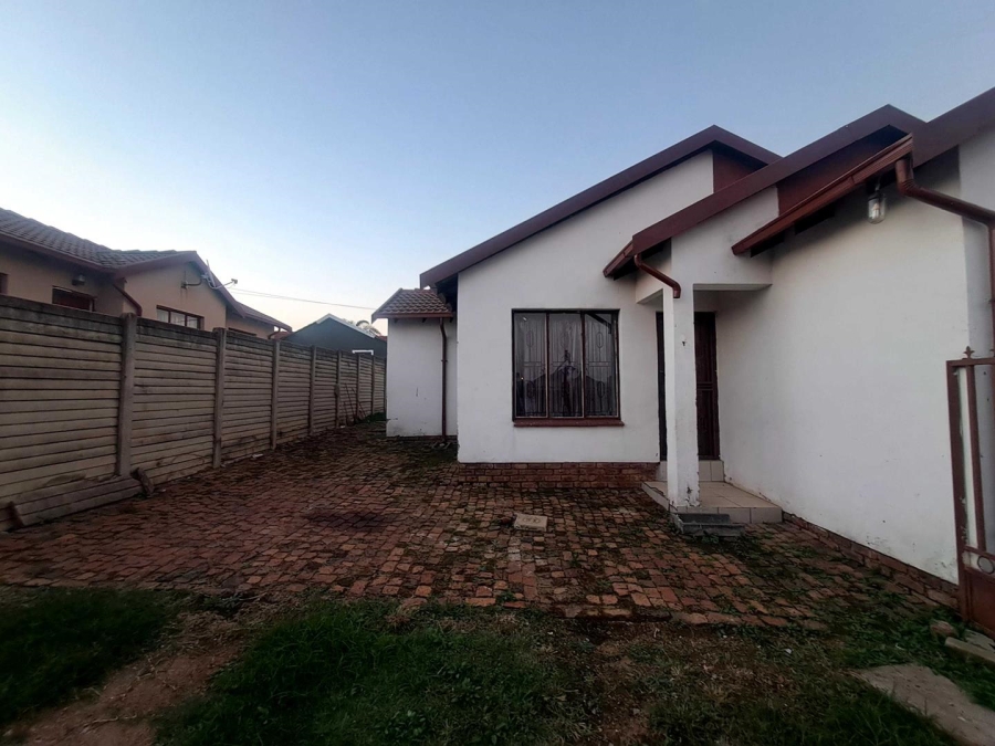 To Let 3 Bedroom Property for Rent in Olievenhoutbosch A H Gauteng