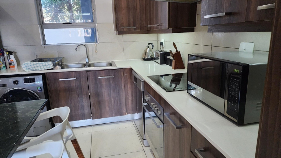 To Let 2 Bedroom Property for Rent in Sandown Gauteng