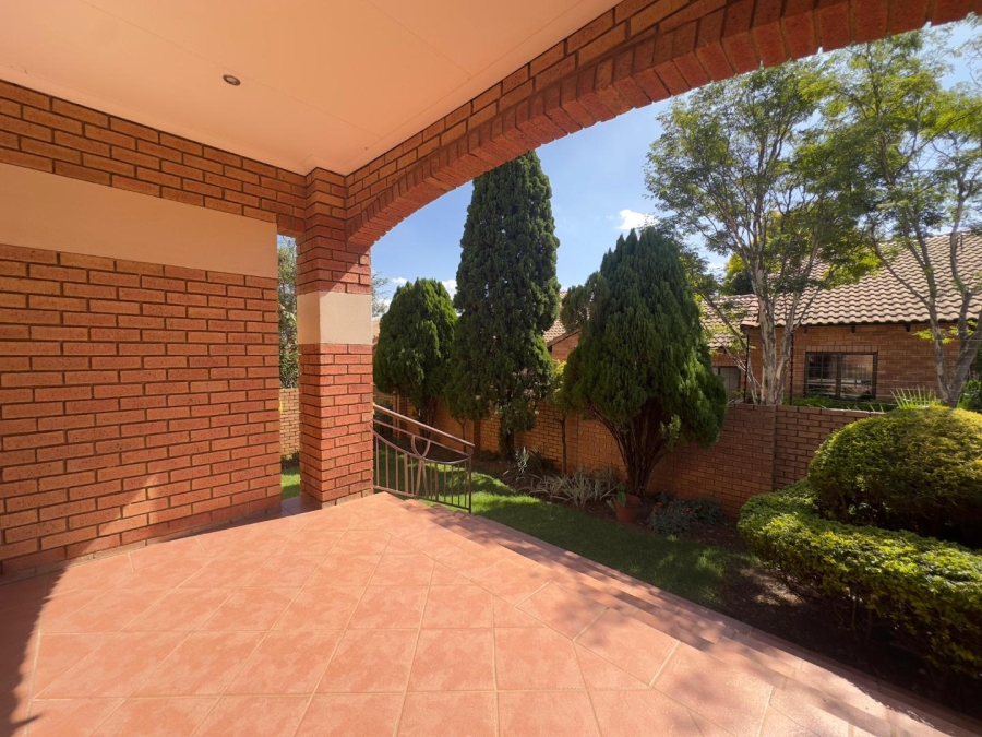 2 Bedroom Property for Sale in Mooikloof Ridge Gauteng