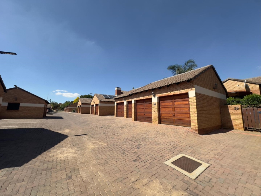 2 Bedroom Property for Sale in Mooikloof Ridge Gauteng