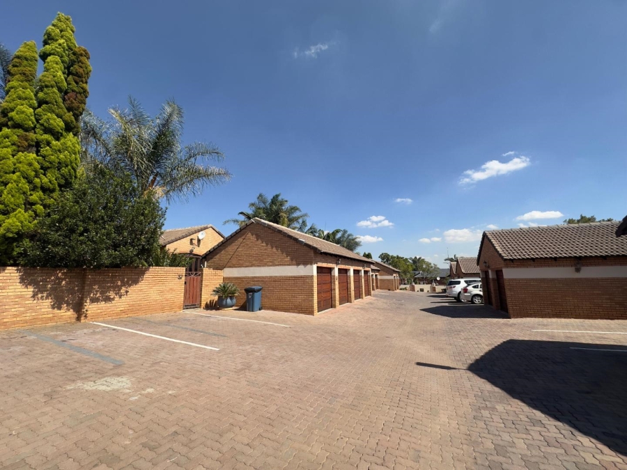 2 Bedroom Property for Sale in Mooikloof Ridge Gauteng