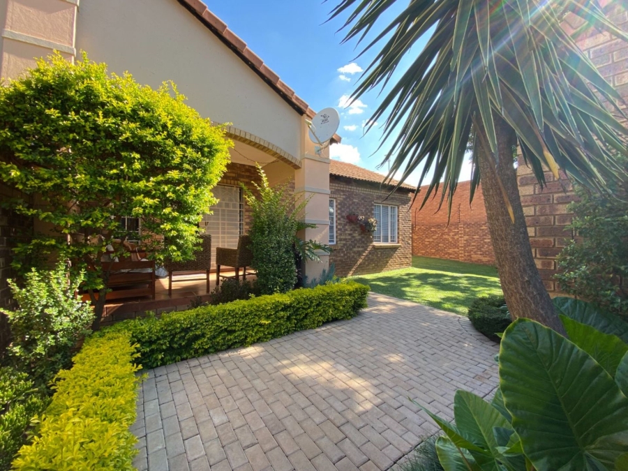 2 Bedroom Property for Sale in Equestria Gauteng