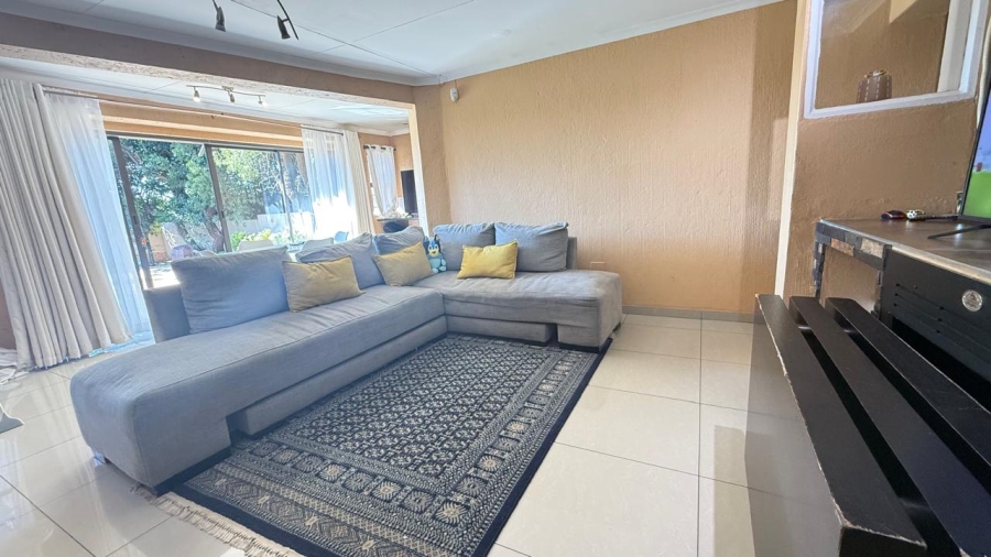 3 Bedroom Property for Sale in Little Falls Gauteng
