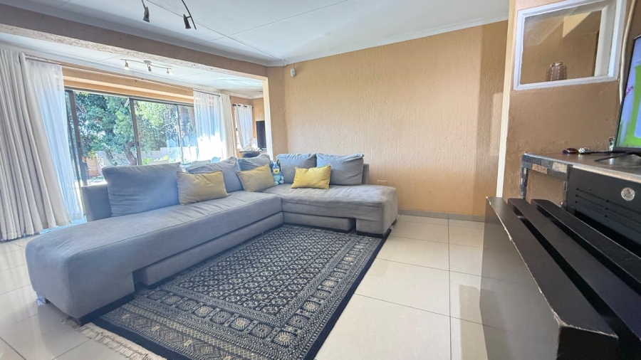 3 Bedroom Property for Sale in Little Falls Gauteng