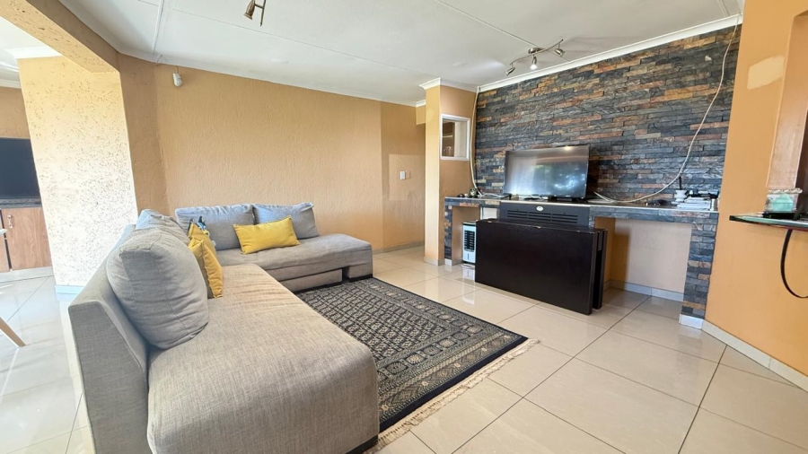 3 Bedroom Property for Sale in Little Falls Gauteng