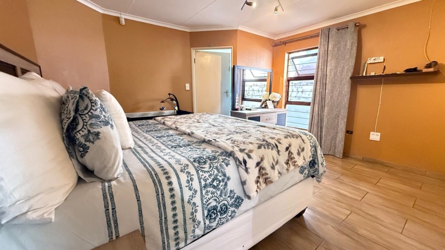 3 Bedroom Property for Sale in Little Falls Gauteng