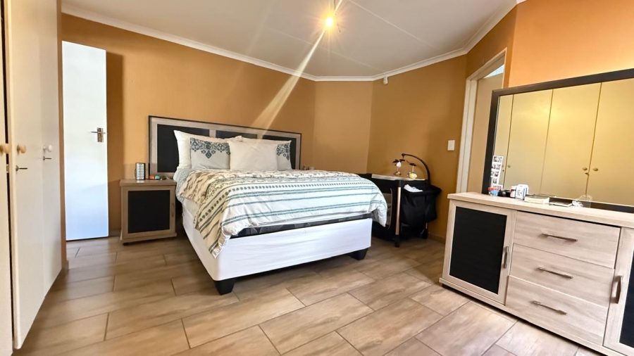 3 Bedroom Property for Sale in Little Falls Gauteng