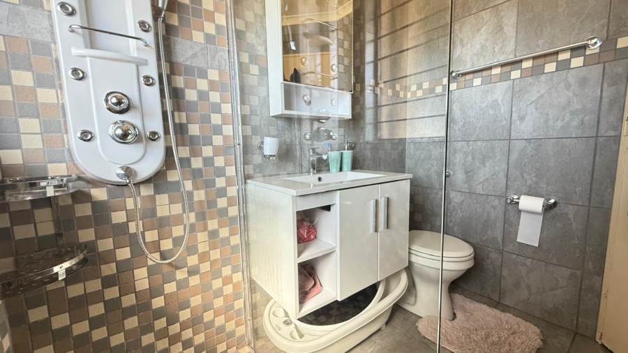 3 Bedroom Property for Sale in Little Falls Gauteng
