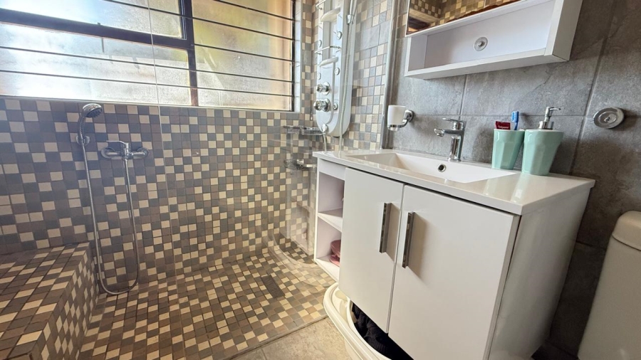 3 Bedroom Property for Sale in Little Falls Gauteng