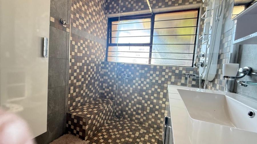 3 Bedroom Property for Sale in Little Falls Gauteng