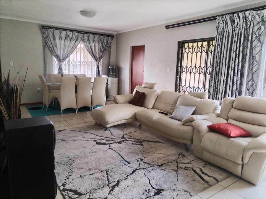 To Let 4 Bedroom Property for Rent in Noordwyk Gauteng