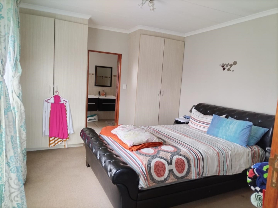To Let 4 Bedroom Property for Rent in Noordwyk Gauteng