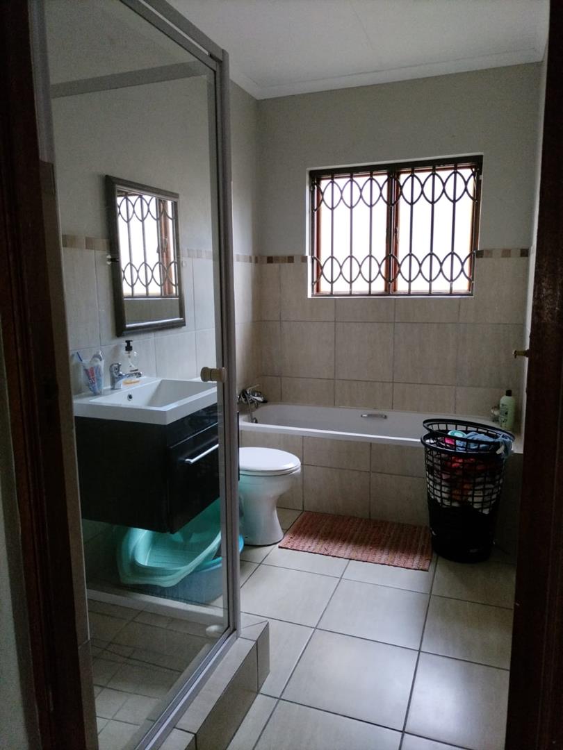 To Let 4 Bedroom Property for Rent in Noordwyk Gauteng