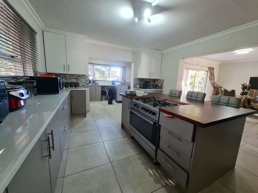 To Let 5 Bedroom Property for Rent in Glenvista Gauteng