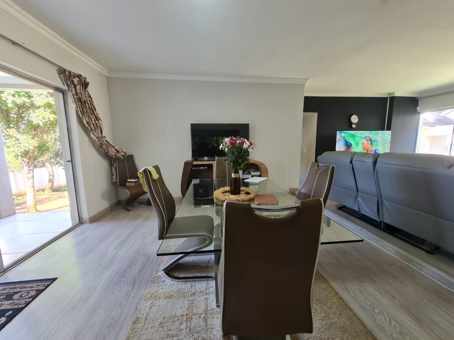 To Let 5 Bedroom Property for Rent in Glenvista Gauteng