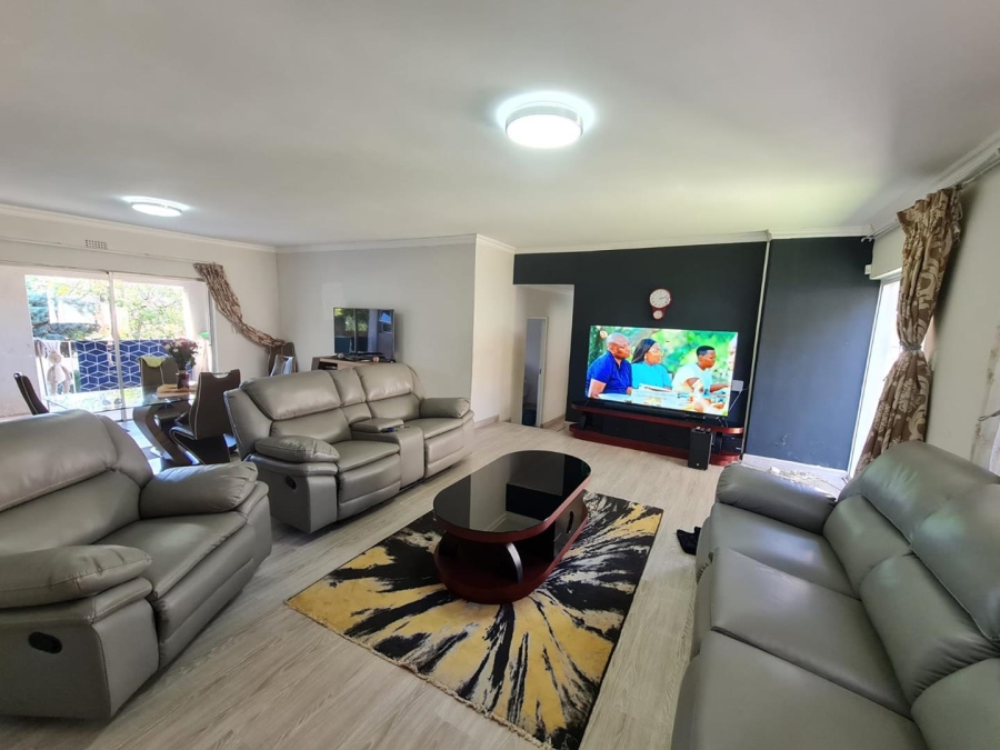 To Let 5 Bedroom Property for Rent in Glenvista Gauteng