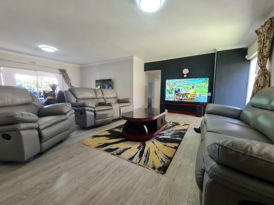 To Let 5 Bedroom Property for Rent in Glenvista Gauteng