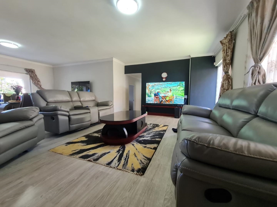 To Let 5 Bedroom Property for Rent in Glenvista Gauteng