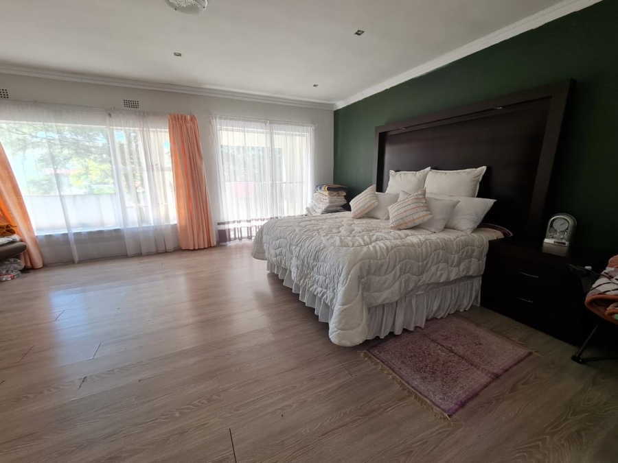To Let 5 Bedroom Property for Rent in Glenvista Gauteng