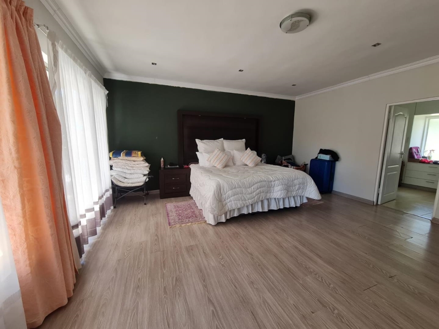To Let 5 Bedroom Property for Rent in Glenvista Gauteng