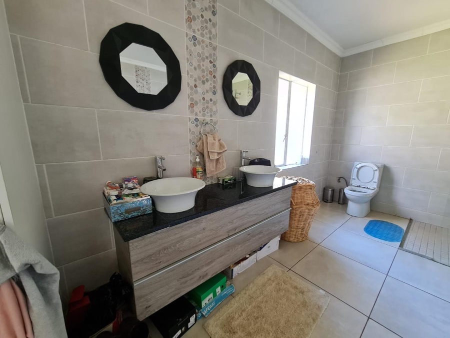 To Let 5 Bedroom Property for Rent in Glenvista Gauteng