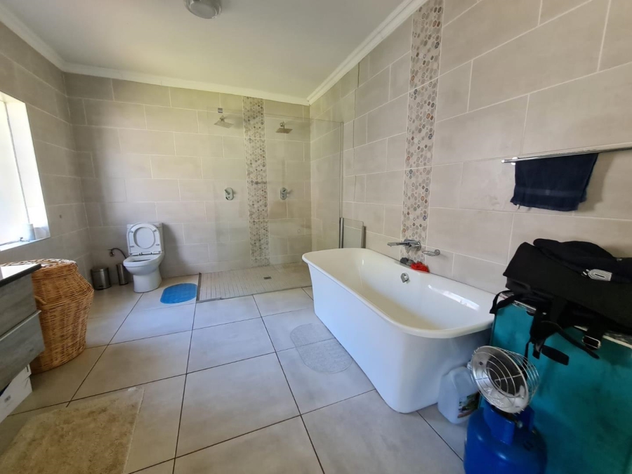 To Let 5 Bedroom Property for Rent in Glenvista Gauteng