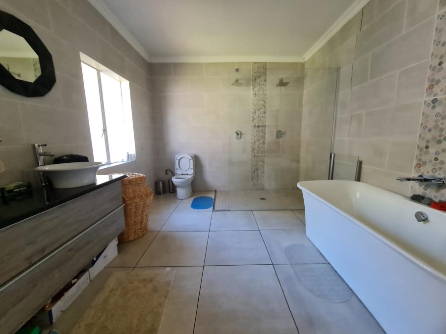 To Let 5 Bedroom Property for Rent in Glenvista Gauteng