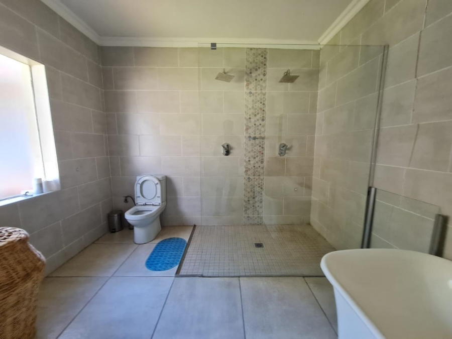 To Let 5 Bedroom Property for Rent in Glenvista Gauteng
