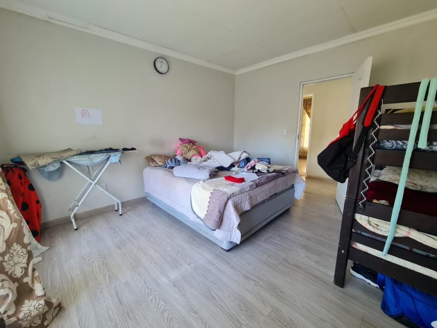 To Let 5 Bedroom Property for Rent in Glenvista Gauteng