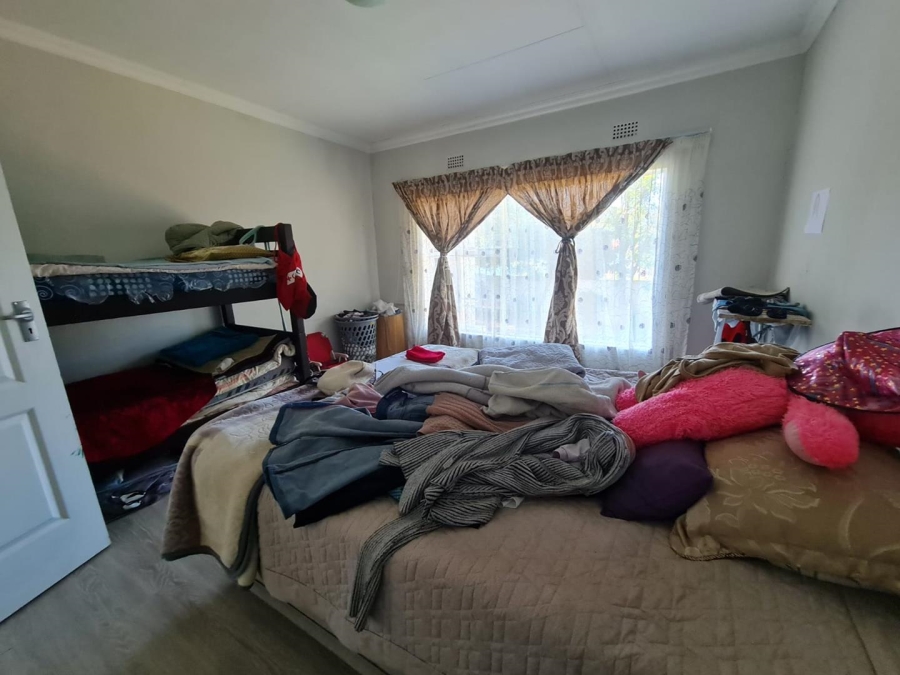 To Let 5 Bedroom Property for Rent in Glenvista Gauteng