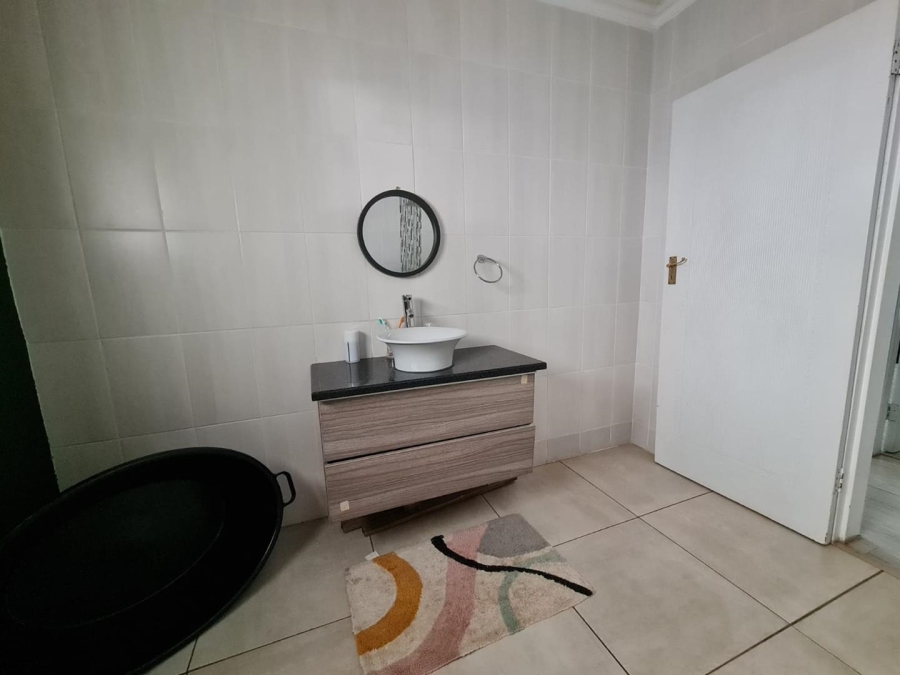 To Let 5 Bedroom Property for Rent in Glenvista Gauteng