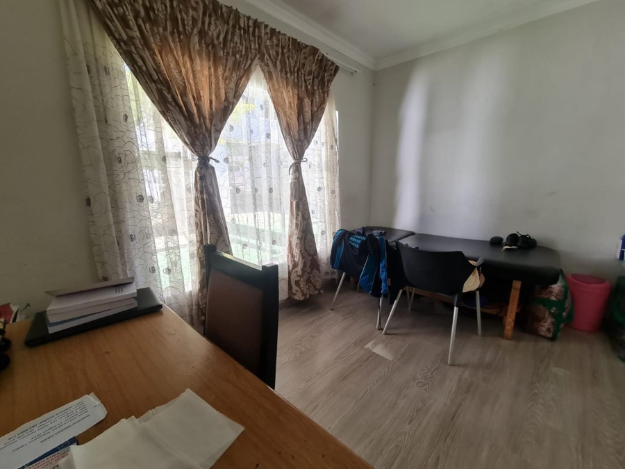 To Let 5 Bedroom Property for Rent in Glenvista Gauteng