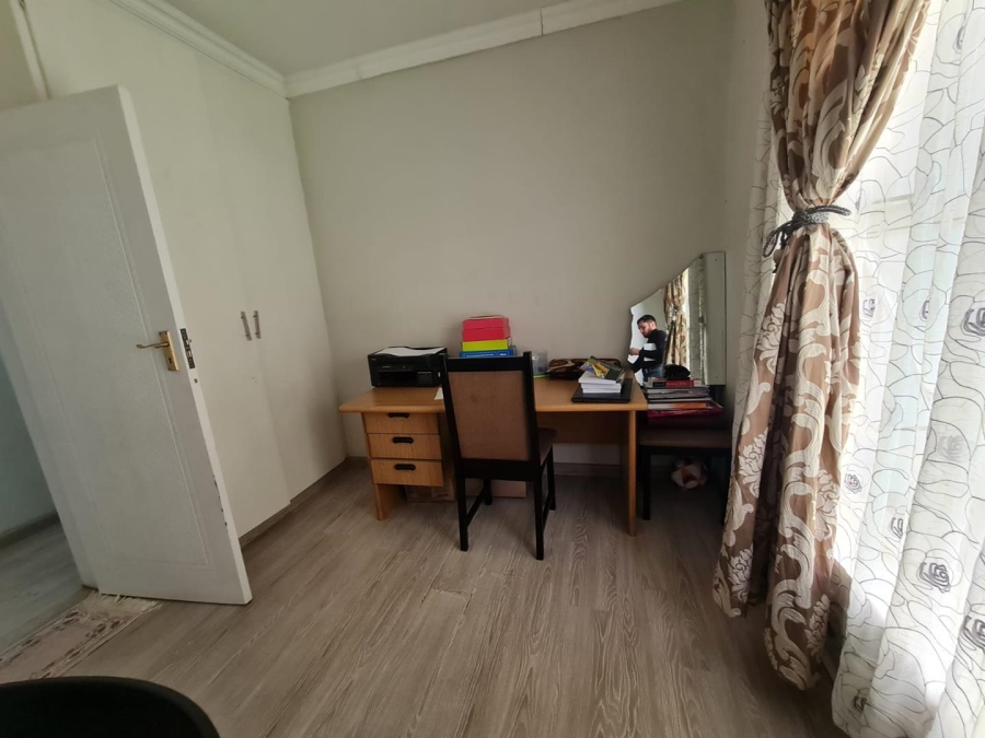 To Let 5 Bedroom Property for Rent in Glenvista Gauteng