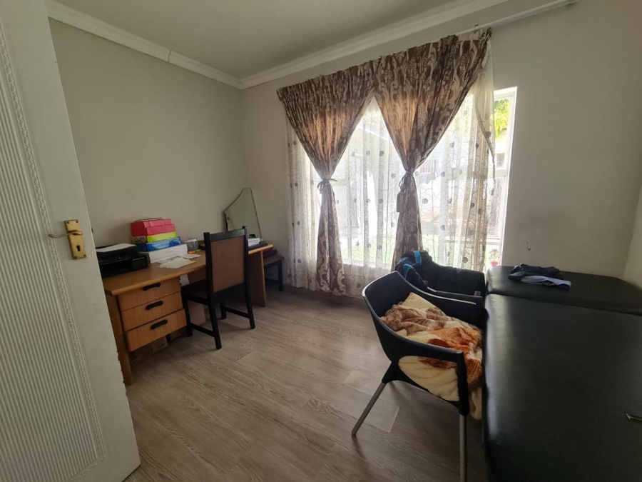 To Let 5 Bedroom Property for Rent in Glenvista Gauteng