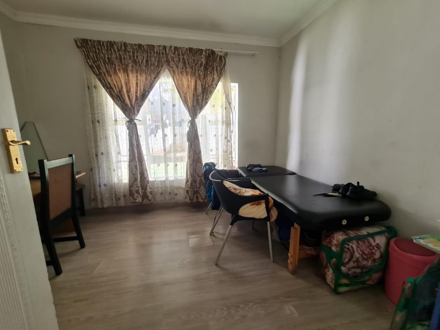 To Let 5 Bedroom Property for Rent in Glenvista Gauteng