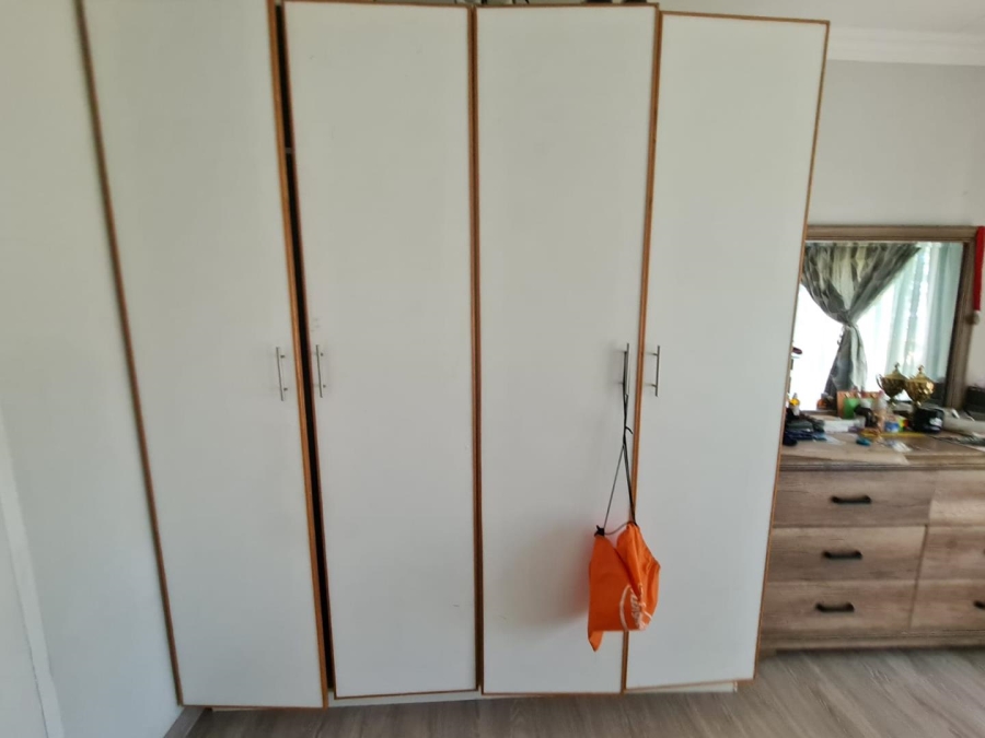 To Let 5 Bedroom Property for Rent in Glenvista Gauteng