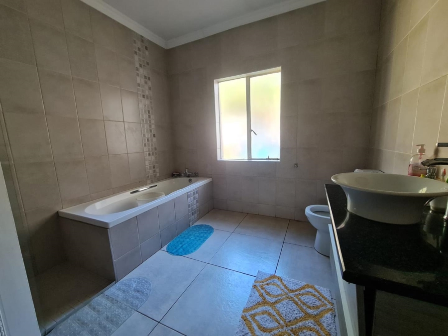 To Let 5 Bedroom Property for Rent in Glenvista Gauteng