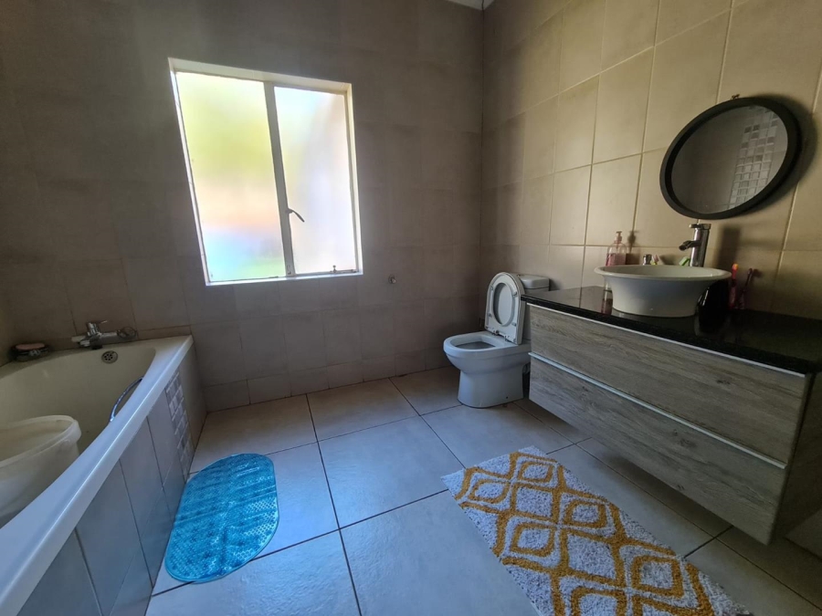 To Let 5 Bedroom Property for Rent in Glenvista Gauteng