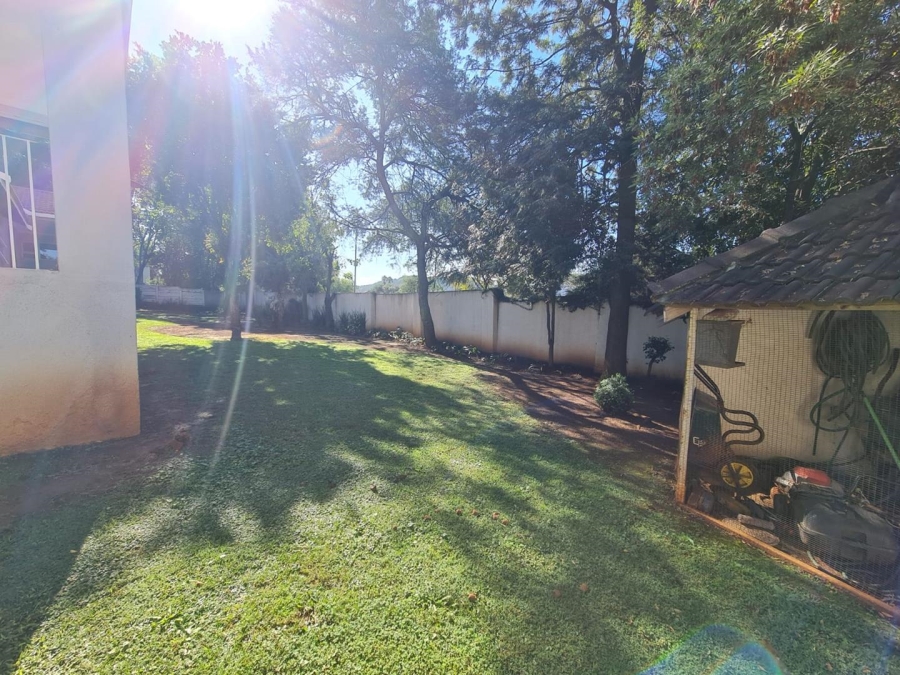 To Let 5 Bedroom Property for Rent in Glenvista Gauteng