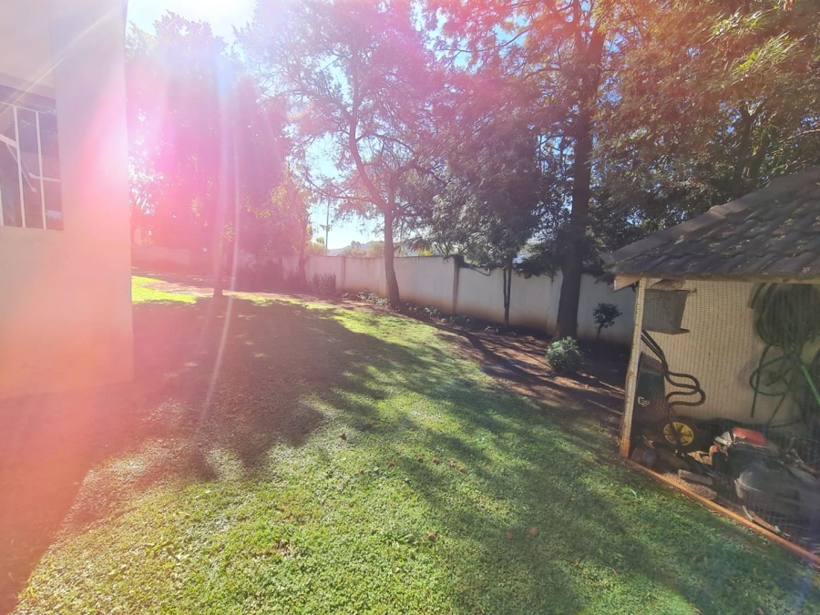 To Let 5 Bedroom Property for Rent in Glenvista Gauteng